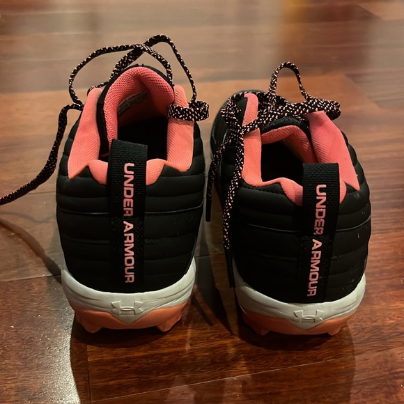 Girls Under Armour cleats size 4.5. Pink and black for softball or soccer - Picture 5 of 6